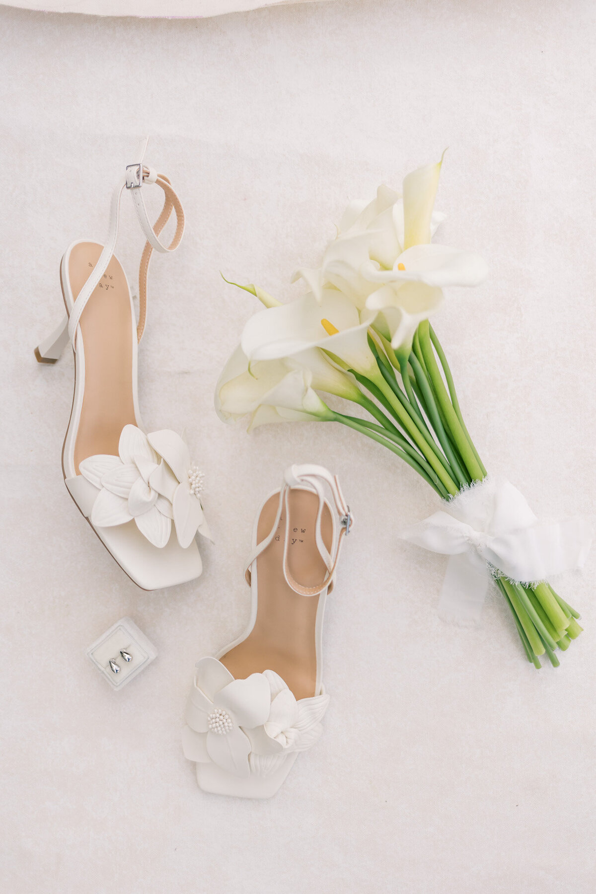 Bridal-bouquet-wedding-shoes