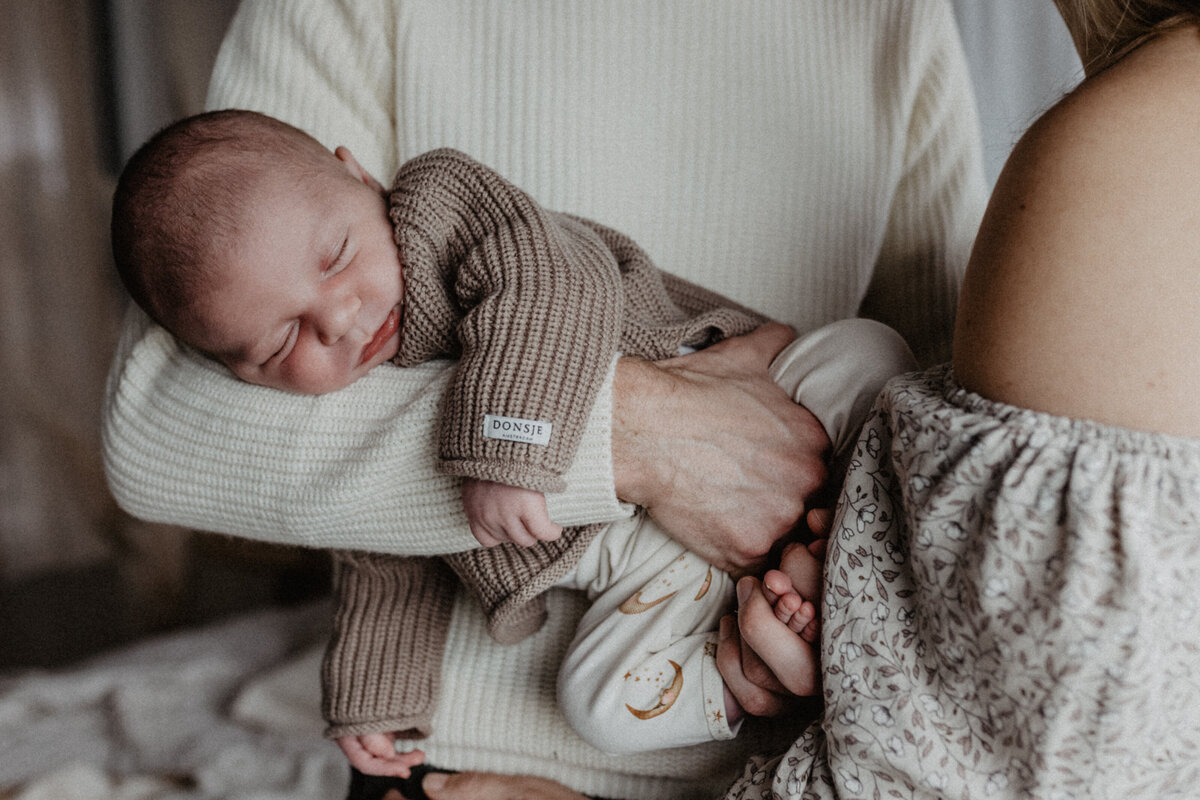 Fotograaf Medemblik newbornshoot moederschap baby  Noord-Holland