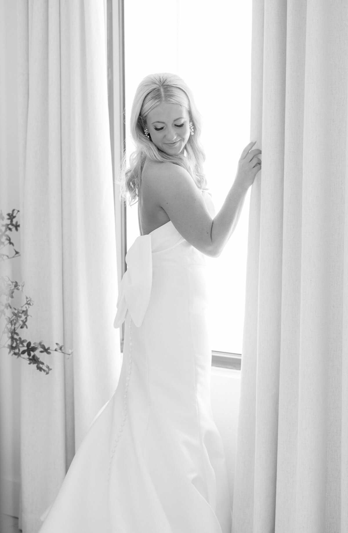 Hannah-and-Kyle-Wedding-Preview-Emily-Nicole-Photo-28