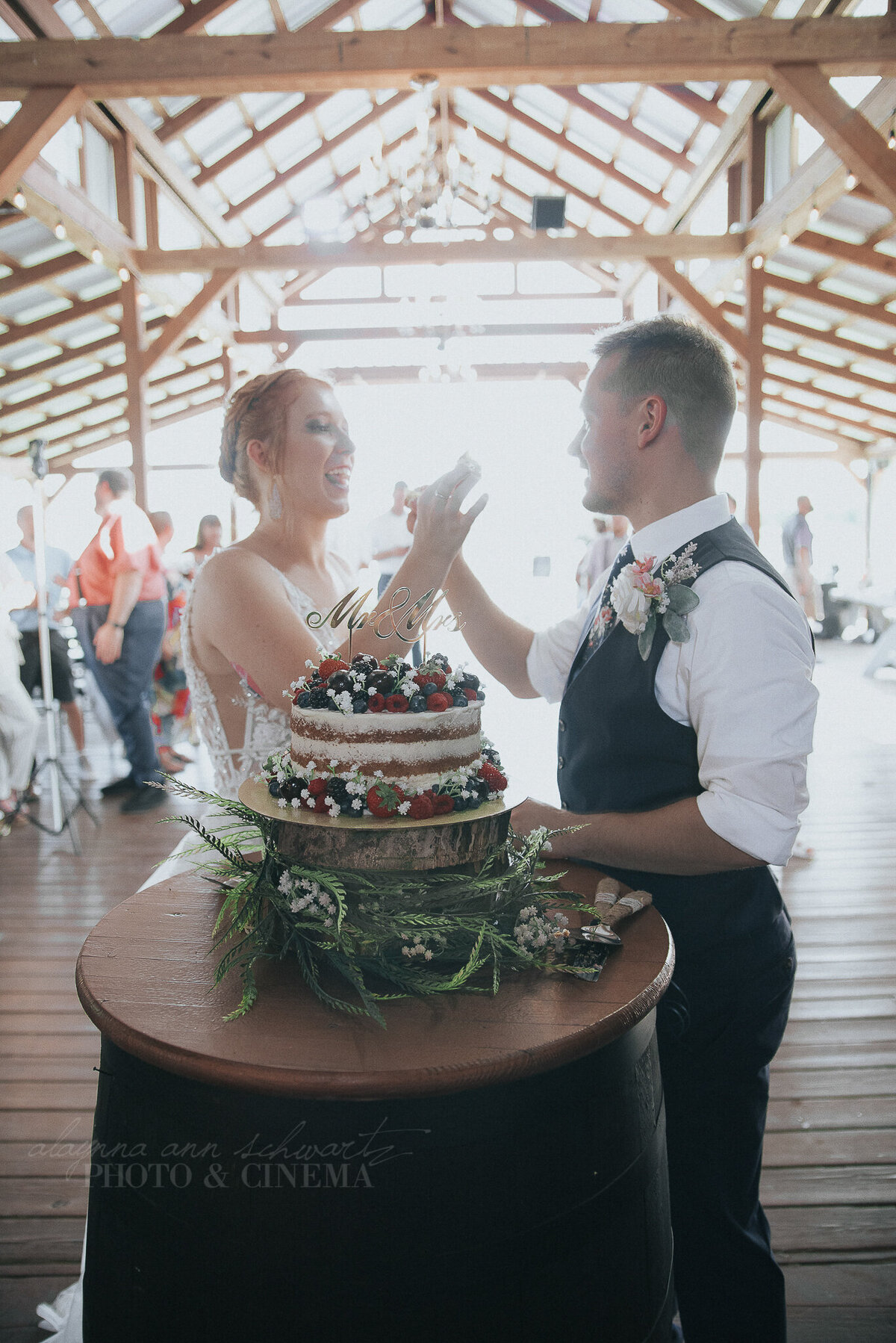 reception _ alaynna ann schwartz _ harpors vinyard _ iowa photographer _ playlife photography_0419