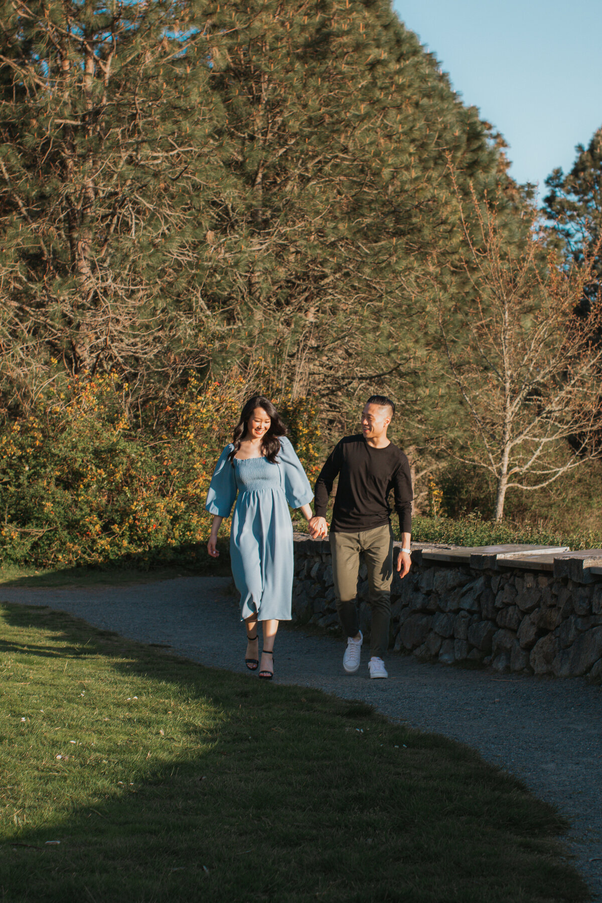 Couples-session-discovery-park-documentary-style-jennifer-moreno-photography-seattle-washington