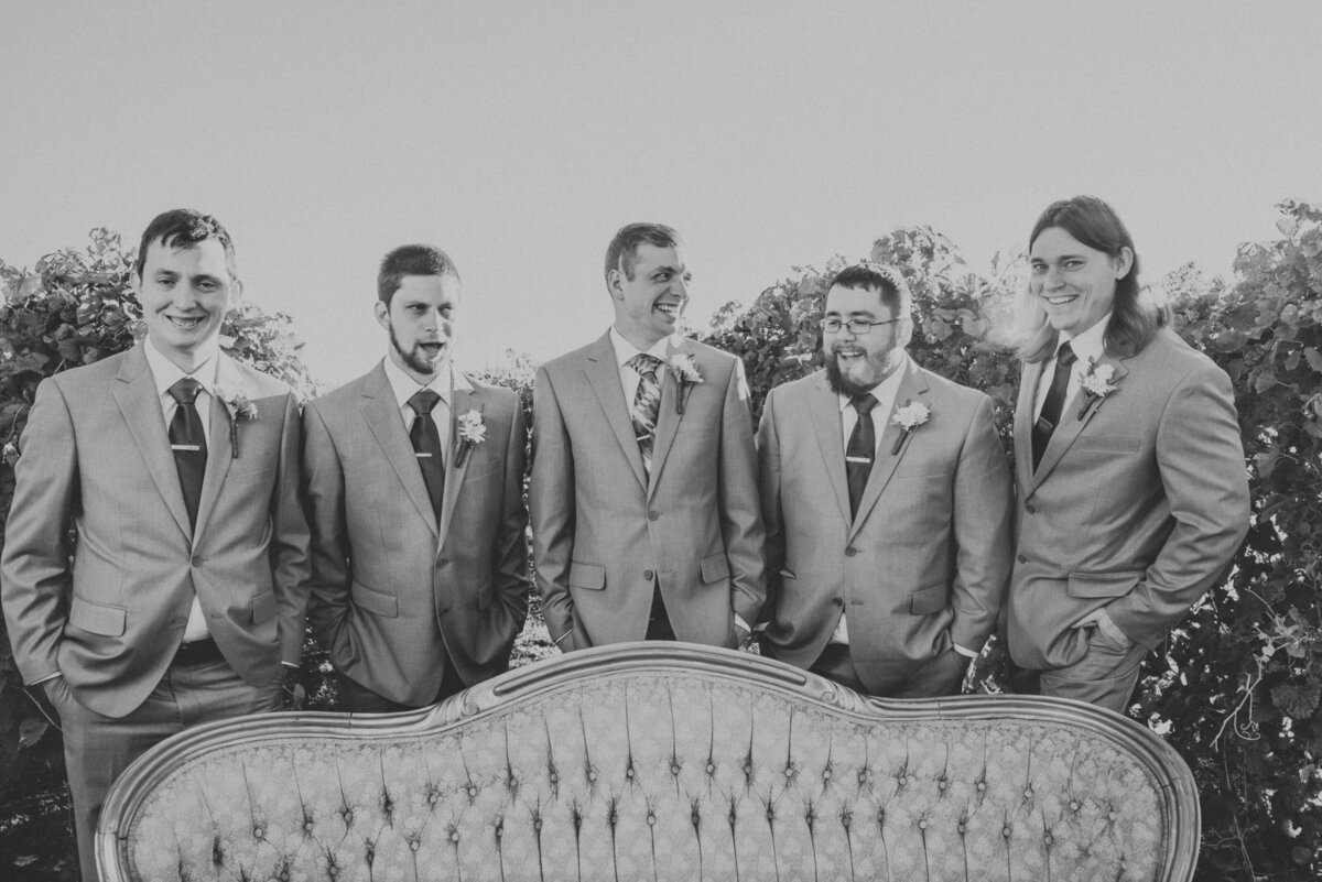wedding | harpor's vinyard | Iowa Wedding Photographer | Playlife | Getting Ready | Bride_0221