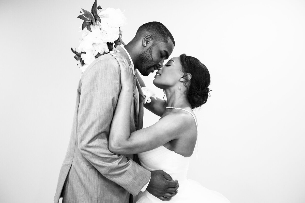romantic-kiss-newlyweds-in-studio-black-white-photo