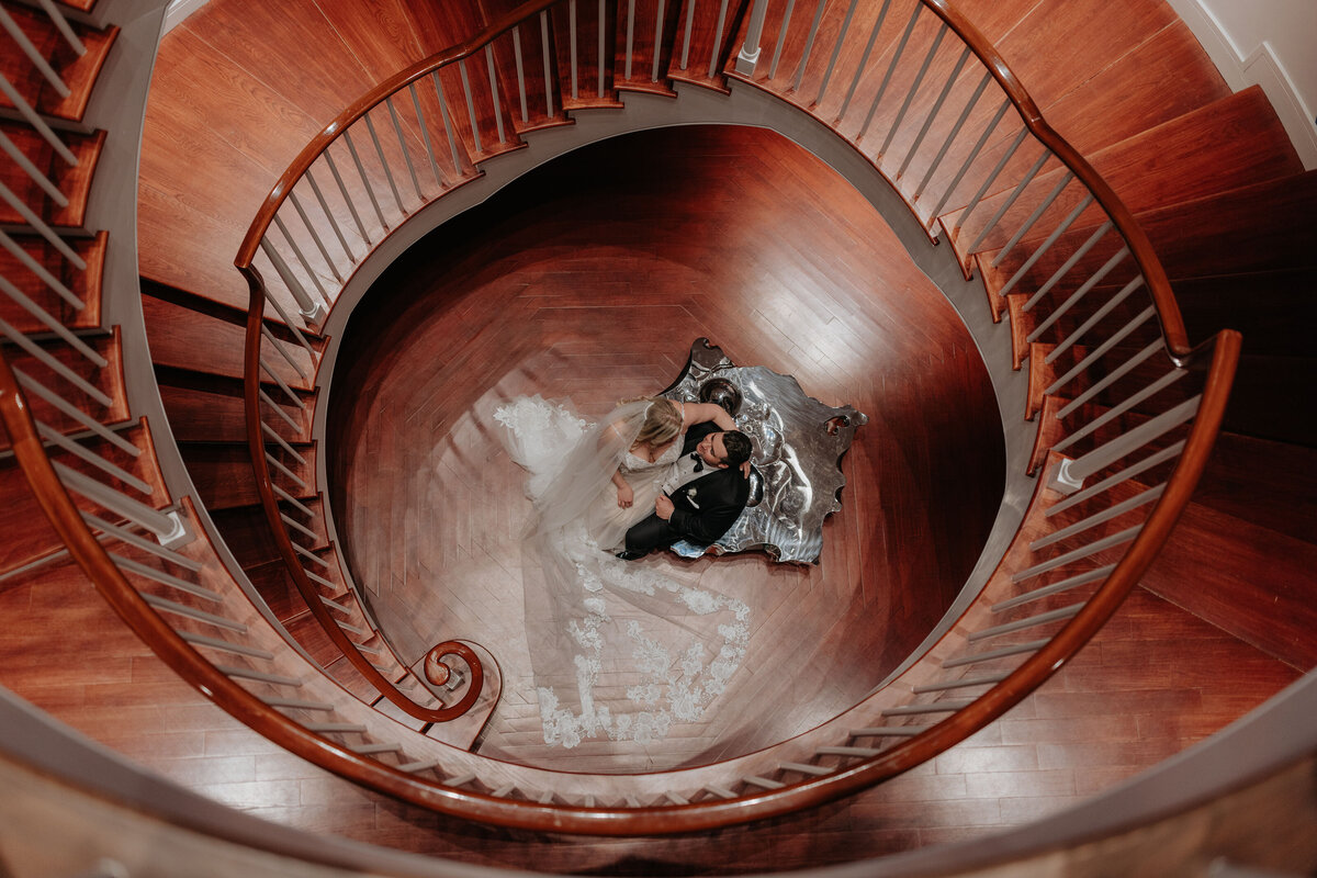 Wedding_Couple_Staircase