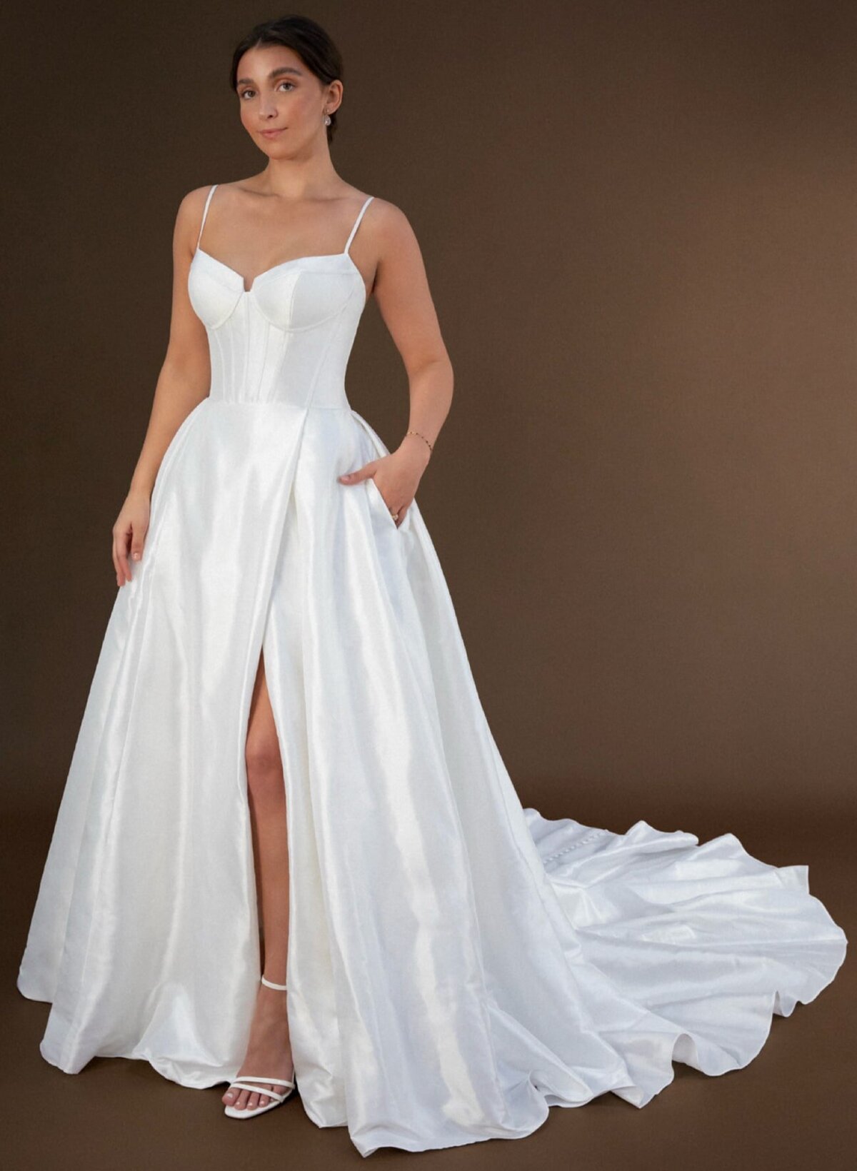 satin-corset-wedding-dress-with-slit-and-pockets-vogue-veil