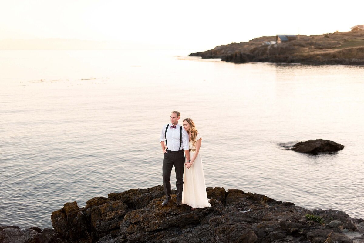 bride and groom on the rocky vashon island coastline
