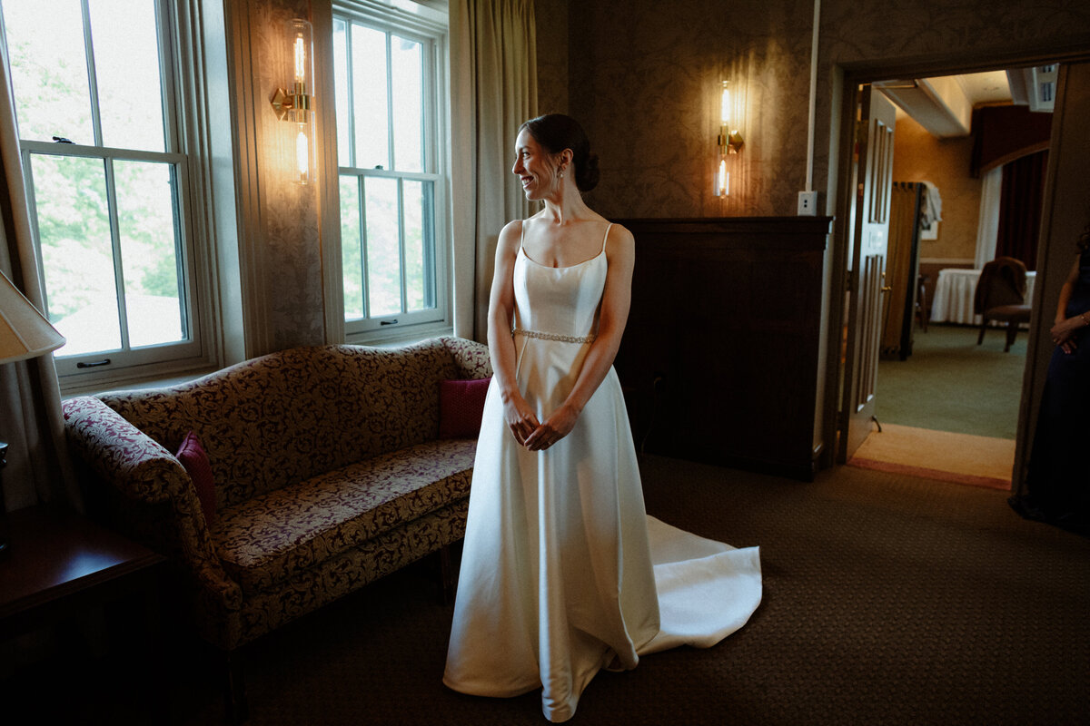 bride-before-the-ceremony-at-the-royal-ottawa-golf-club-1