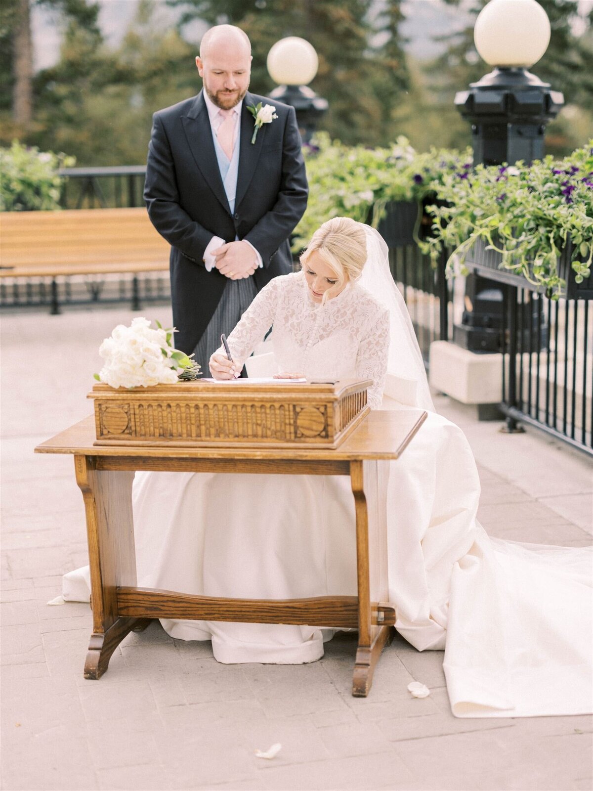 calgary_wedding_photographers_nicole_sarah_fairmont_banff_springs-206_websize