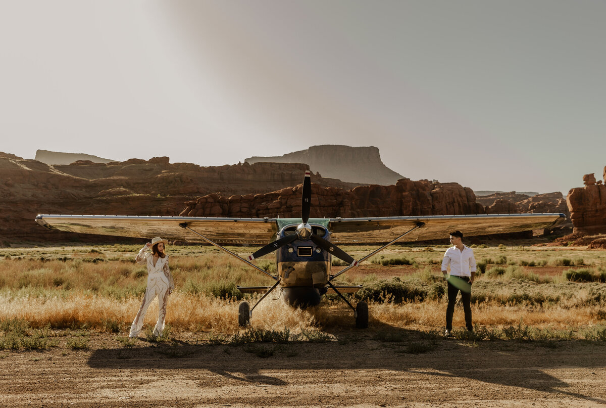 Pilot themed elopement in Utah