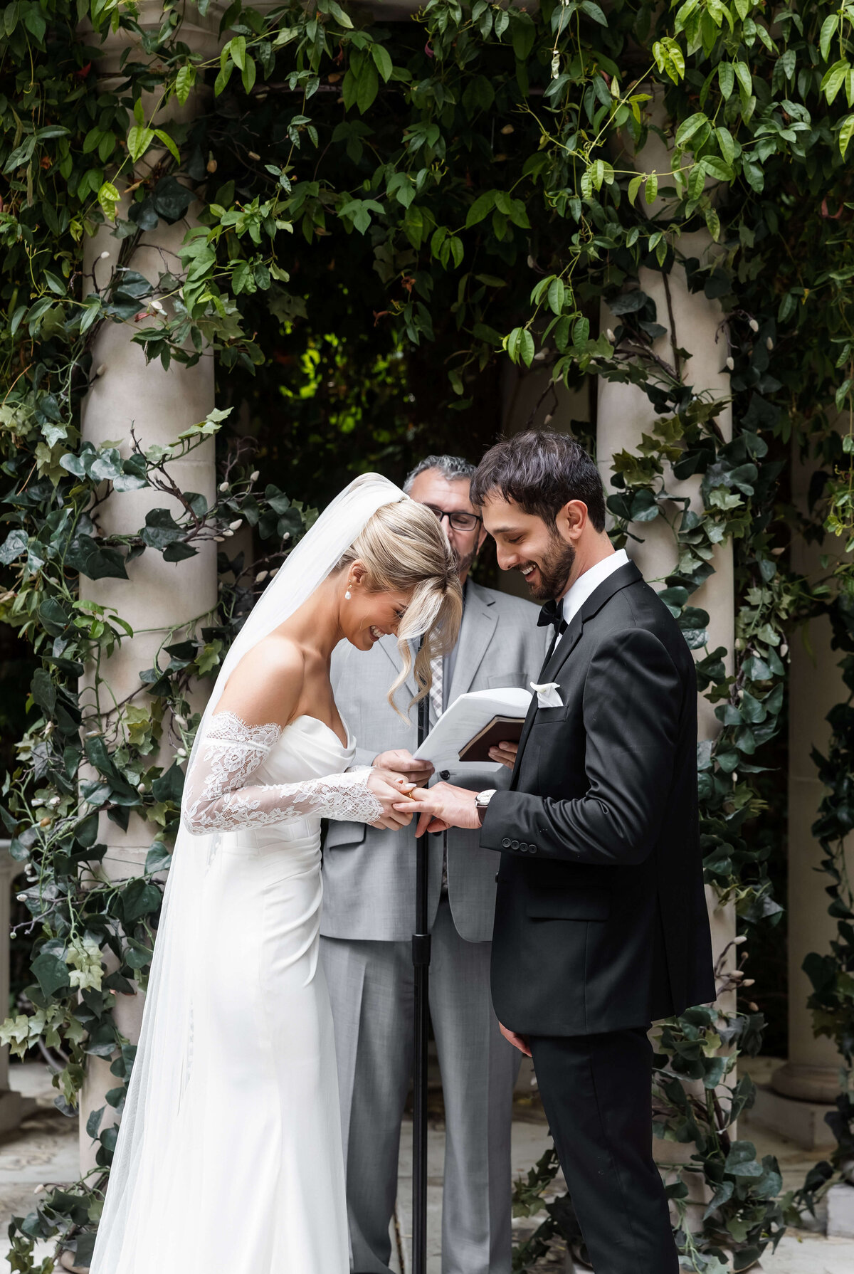 26_riskyexposure_maddie-noah_las-vegas-elopement-photography