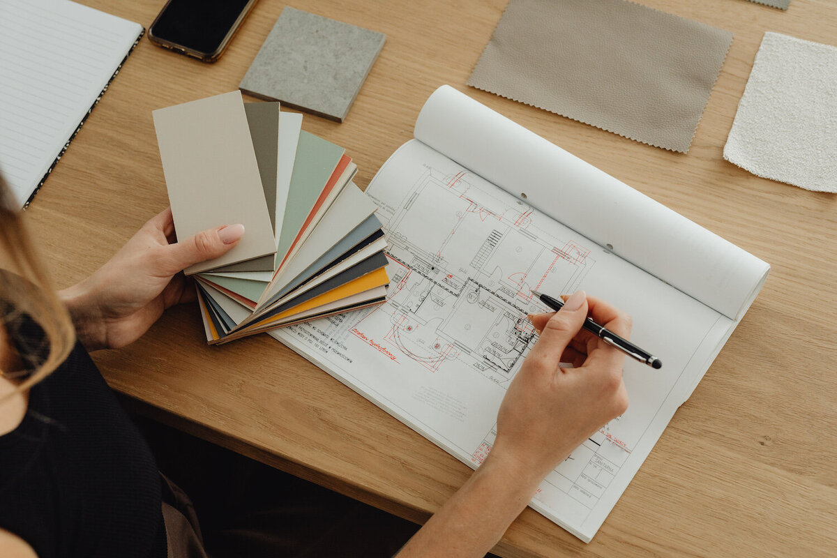 kaboompics_young-architect-woman-portrait-in-her-studio-27995