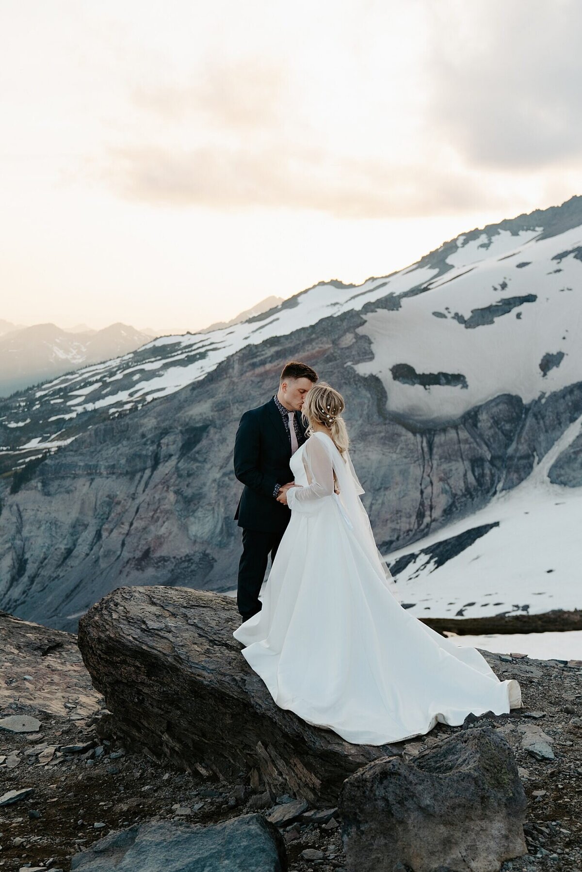 Hiking-Mount-Rainier-Elopement-Venture-to-Elope_0048-1366x2048
