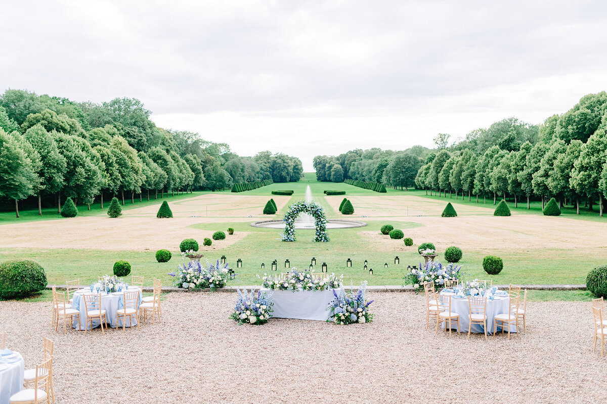MorganeBallPhotography-Wedding-ZoeEdward-11-ChateauChamplatreux-Dinner-57-2806