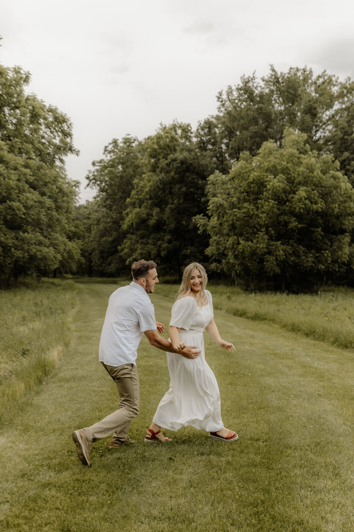 lighthearted-engagement-session-10