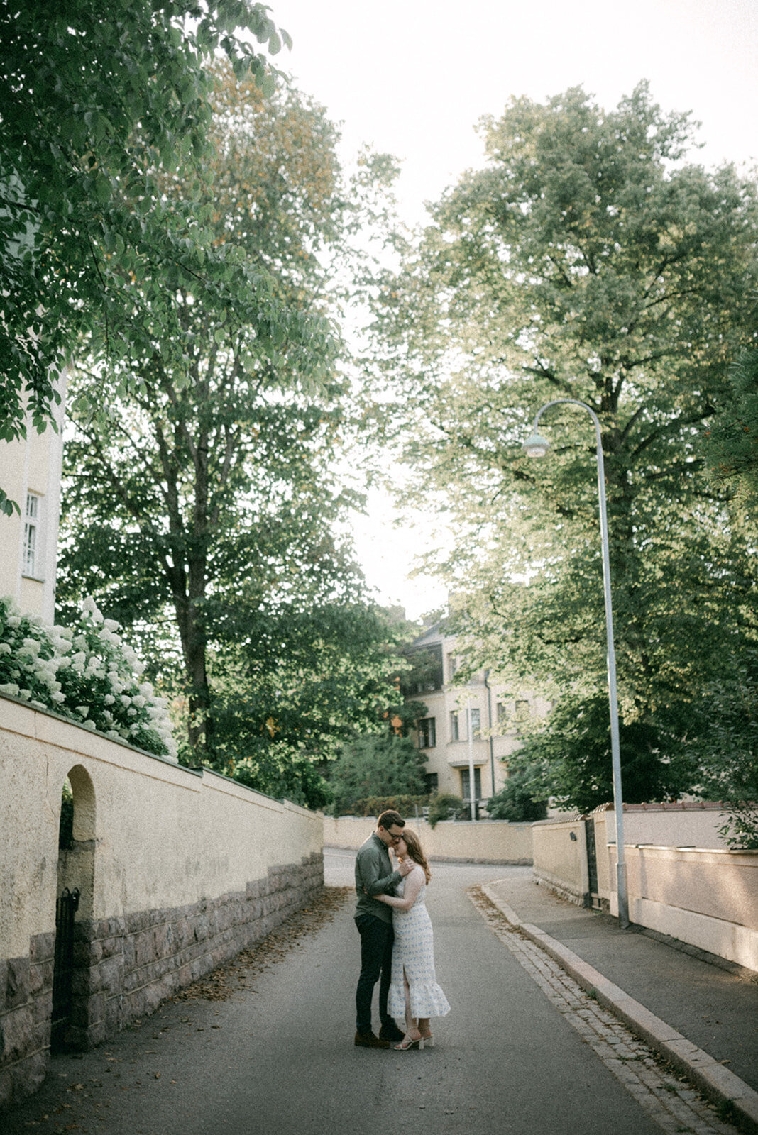 Photo of couple photography by wedding photographer Hannika Gabrielsson