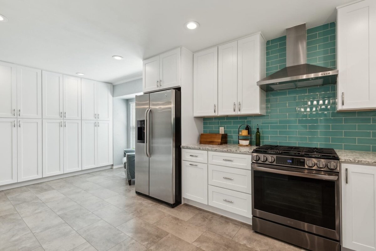 10216_shadow_way_dallas_tx_kitchen_with_wall_to_wall_pantry_storage_and_teal_tile_-_haven_realty_group
