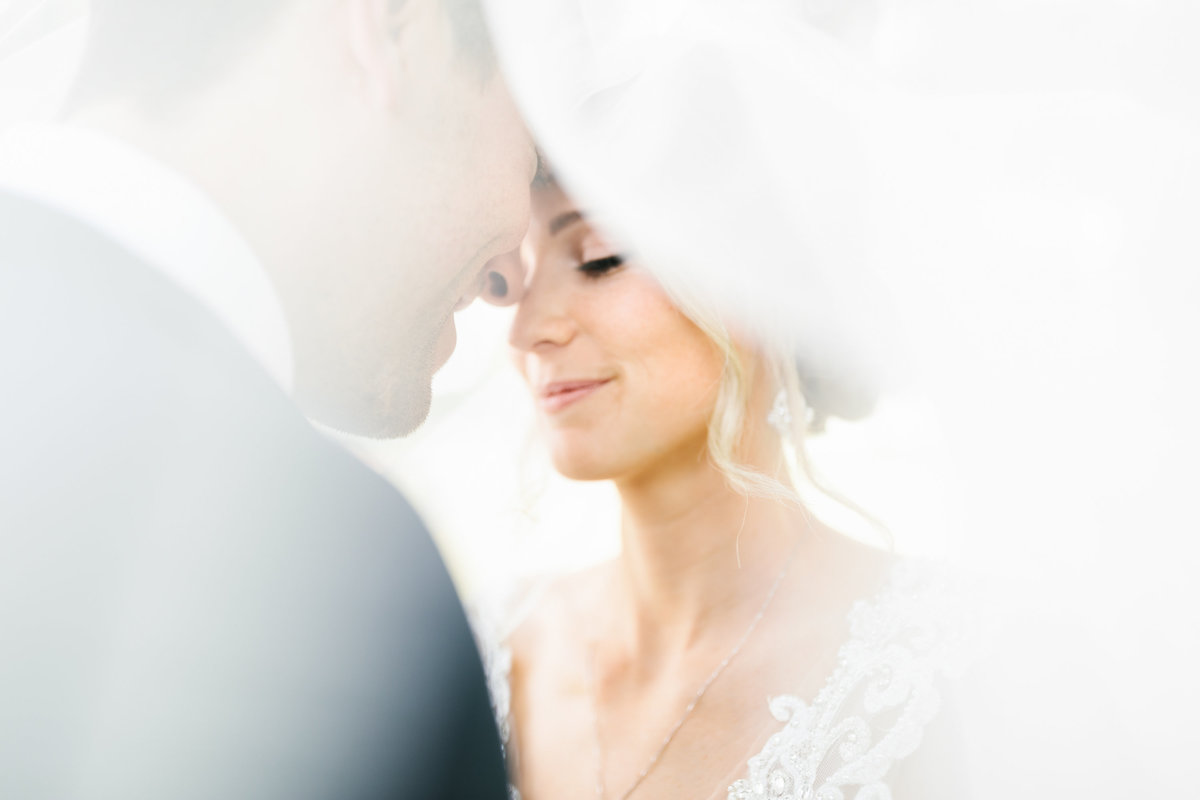 80 Wedding-veil-summer-minnesota-bride-and-groom