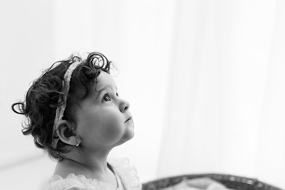 profileinbwwithcurls