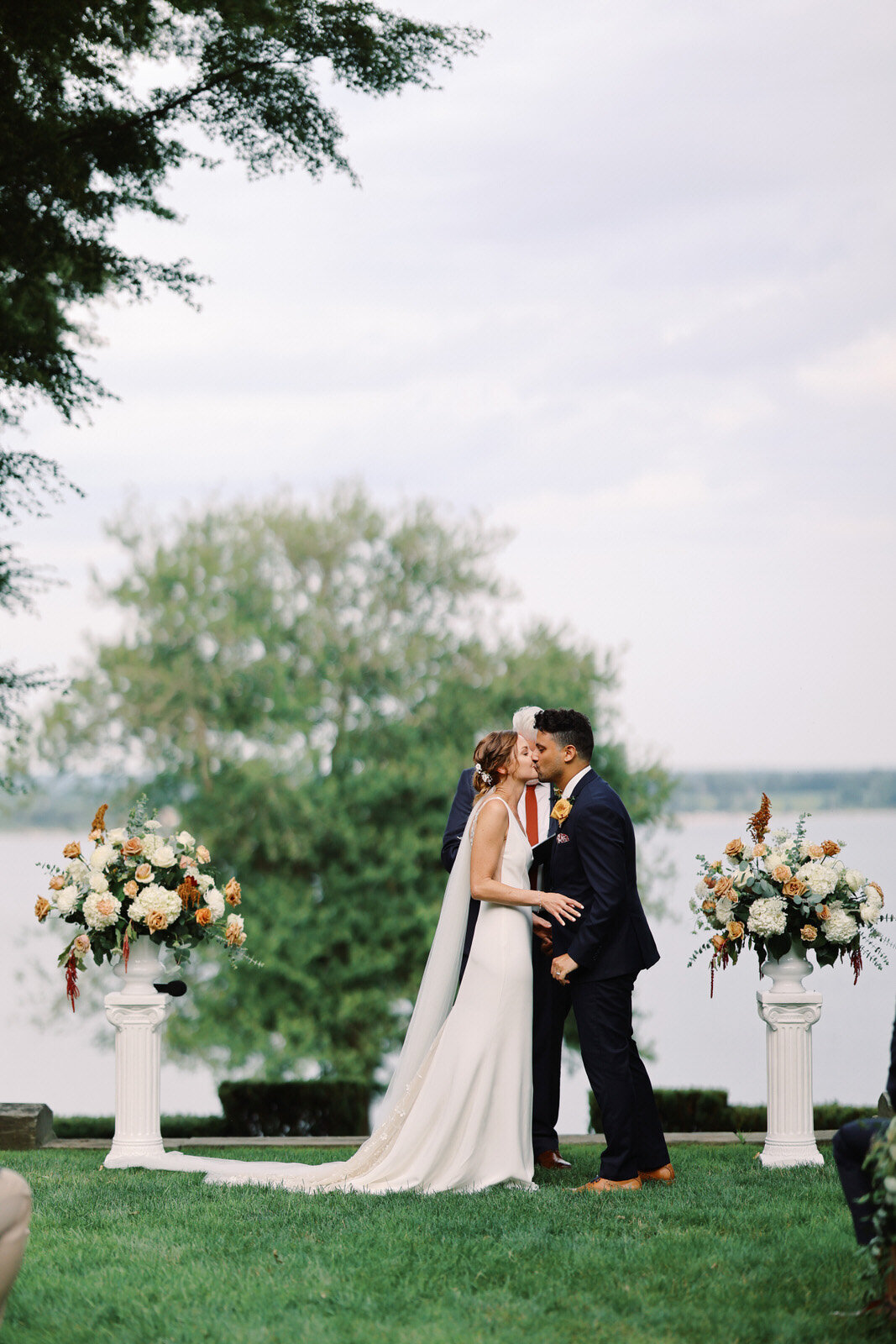 Chic and modern wedding photography during an elegant wedding in Rhode Island