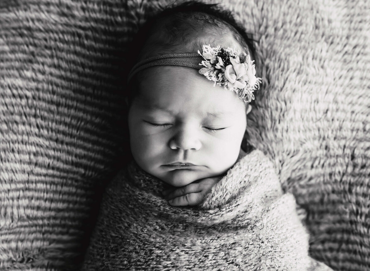black-and-white-newborn-images-las-vegas
