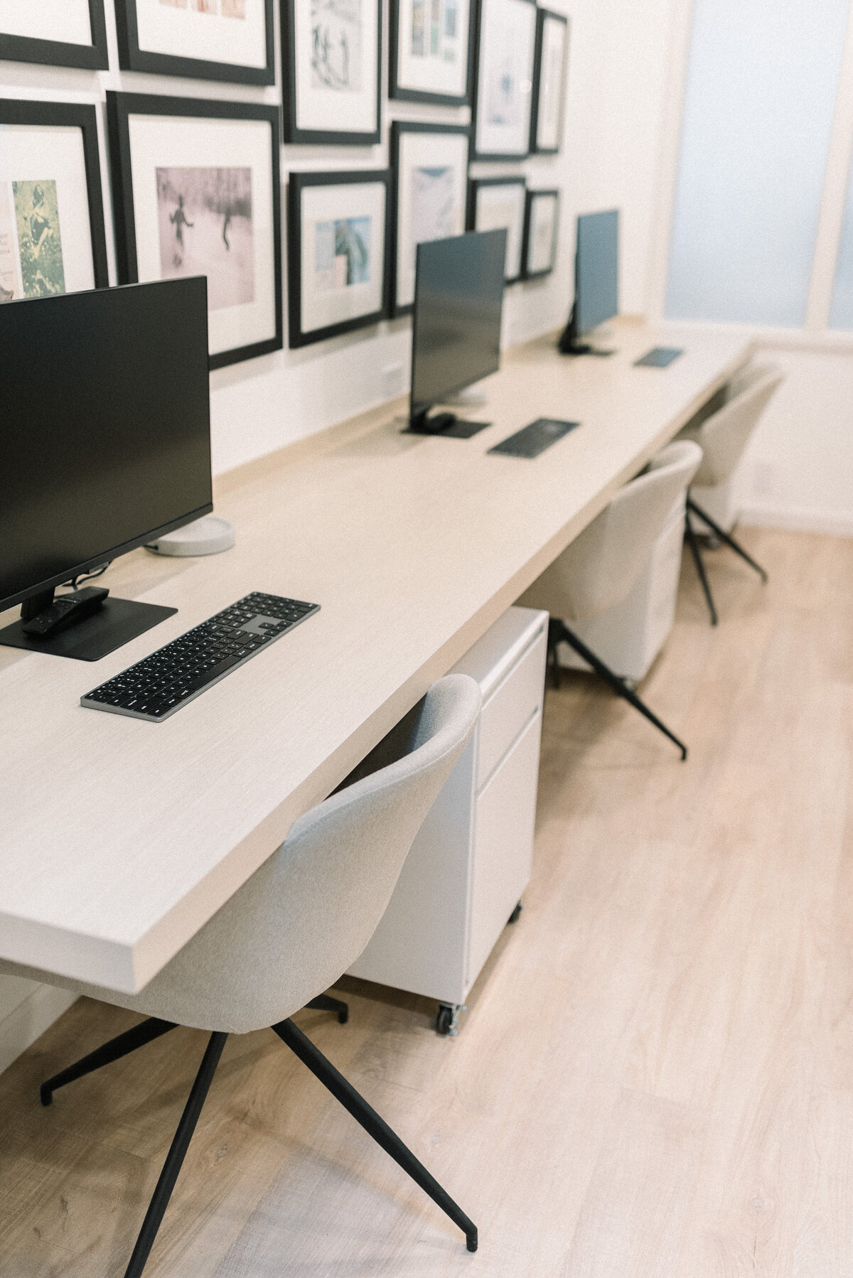 Desk 4