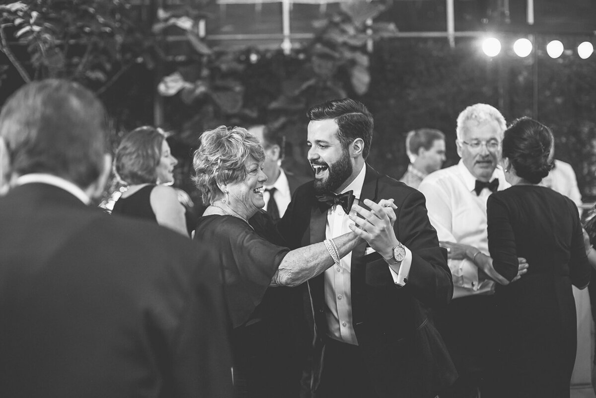 An elegant black tie garden wedding at Planterra Conservatory in West Bloomfield Michigan provided by top rated Metro Detroit wedding photographer Kari Dawson25
