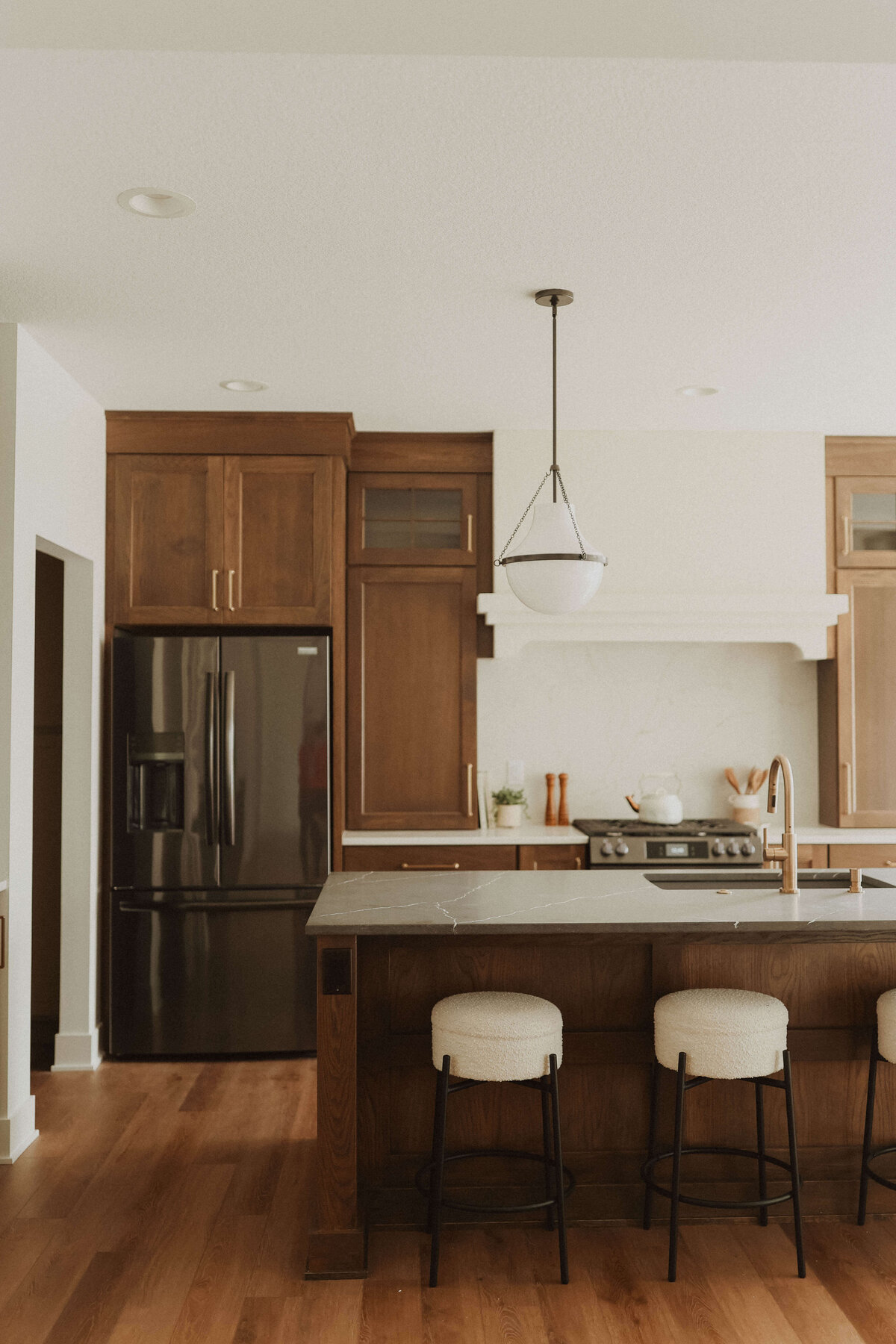 5320-Kitchen-Urbandale-Central-Iowa-Custom-Home-JRL-Builders-3F1A8063