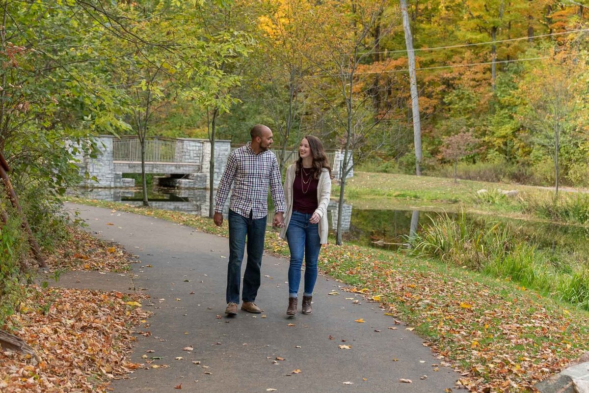 hills-and-dales-metropark-engagement-session-photos-
