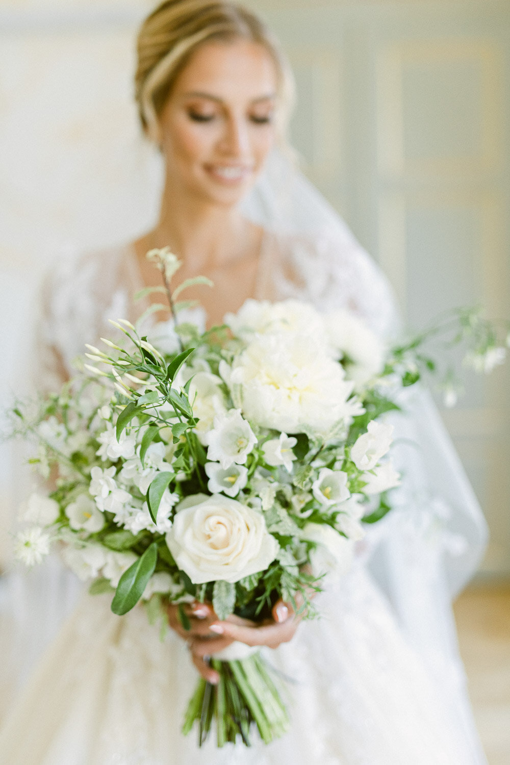 Bride's elegant wedding bouquet