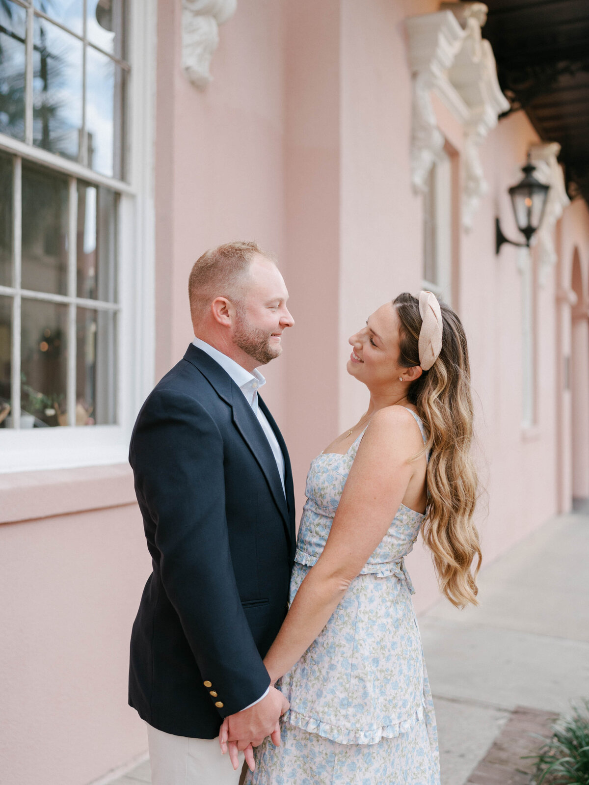 downtown-charleston-engagement-session-meg-andrew-011