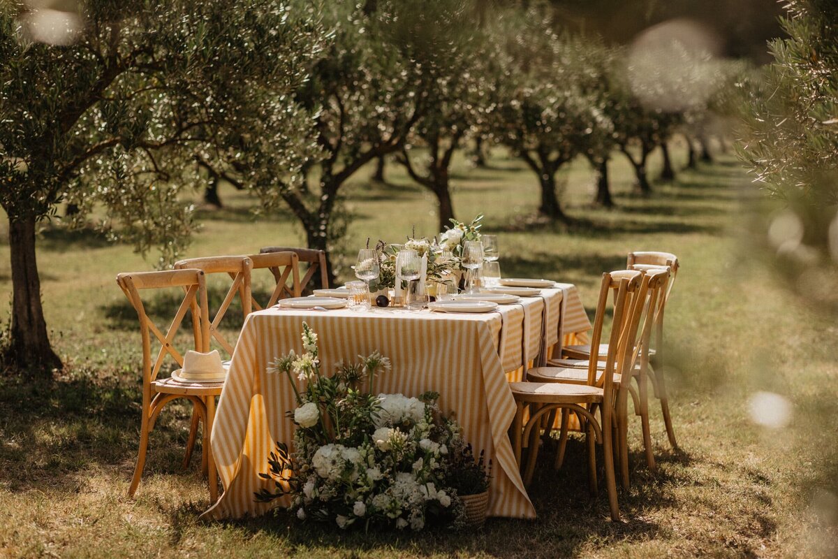 table-de-mariage-decoration-coloree-et-provencale