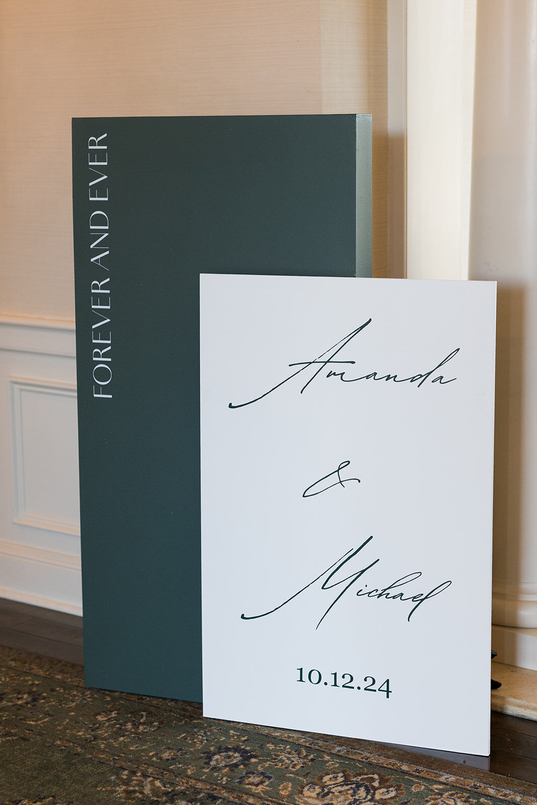 wedding-welcome-sign-at-woodway-country-club-ct