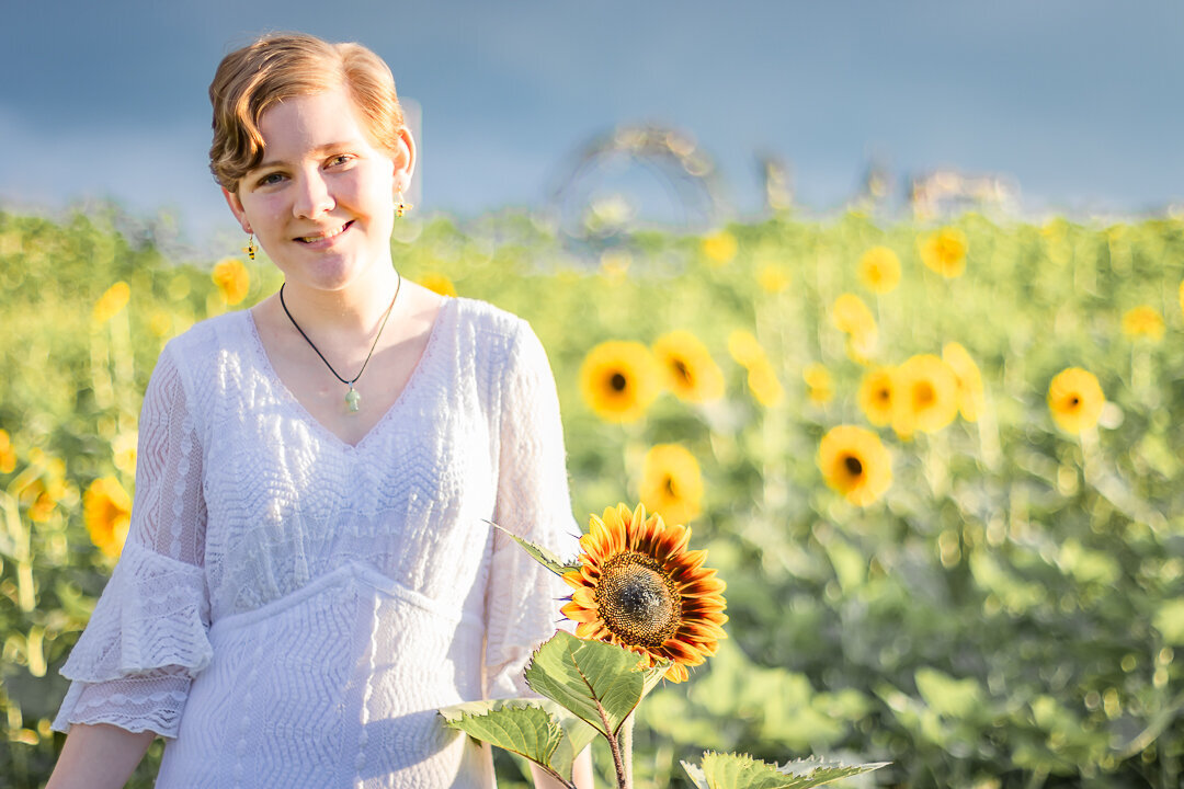2022SinklandFarms-Sunfllower-Festival_senior-class-photos_social-media_website-3496-2