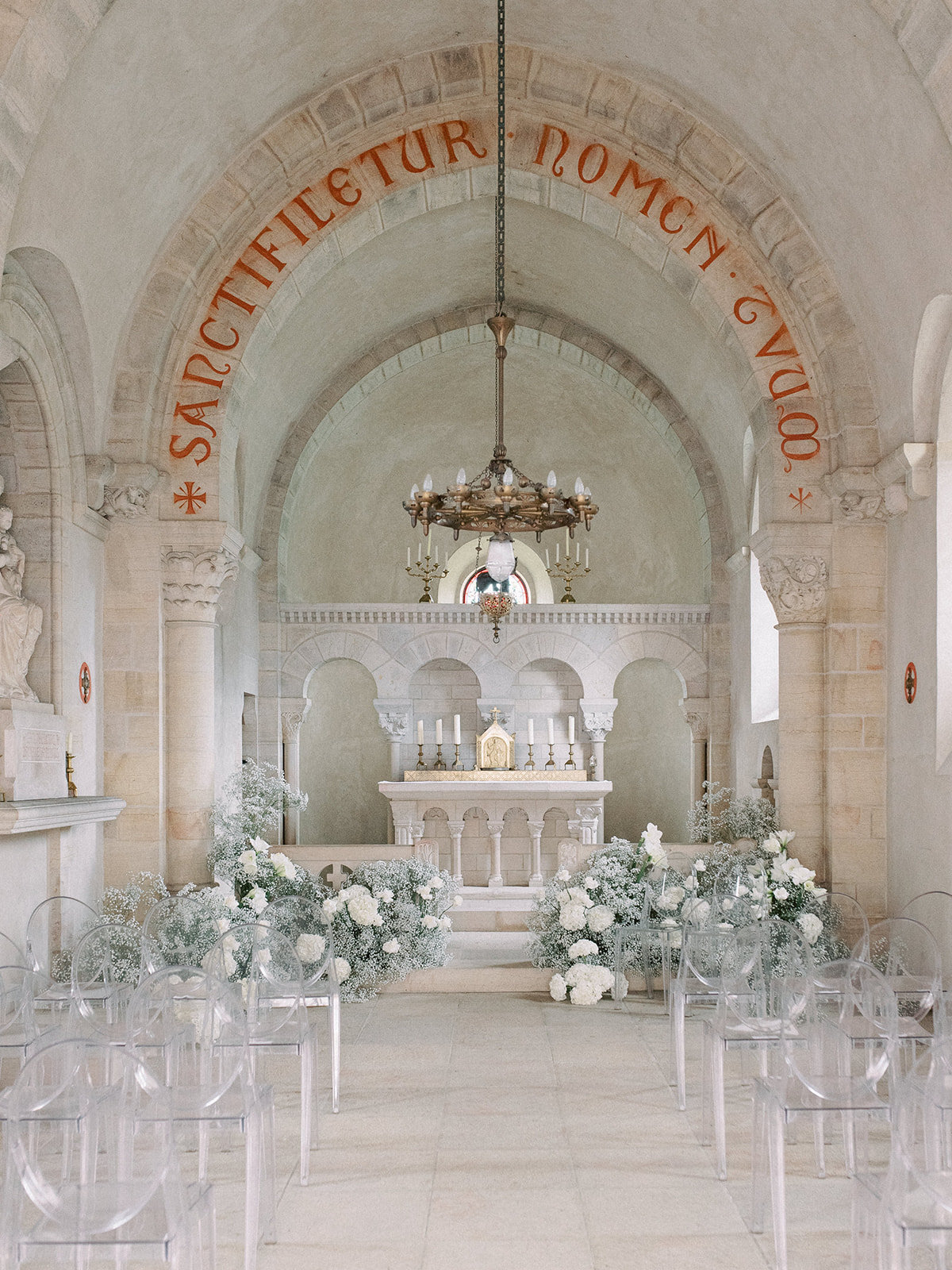 Jennifer Fox Weddings English speaking wedding planning & design agency in France crafting refined and bespoke weddings and celebrations Provence, Paris and destination Chateau_de_Varennes_-_Harriette_Earnshaw_Photography-1