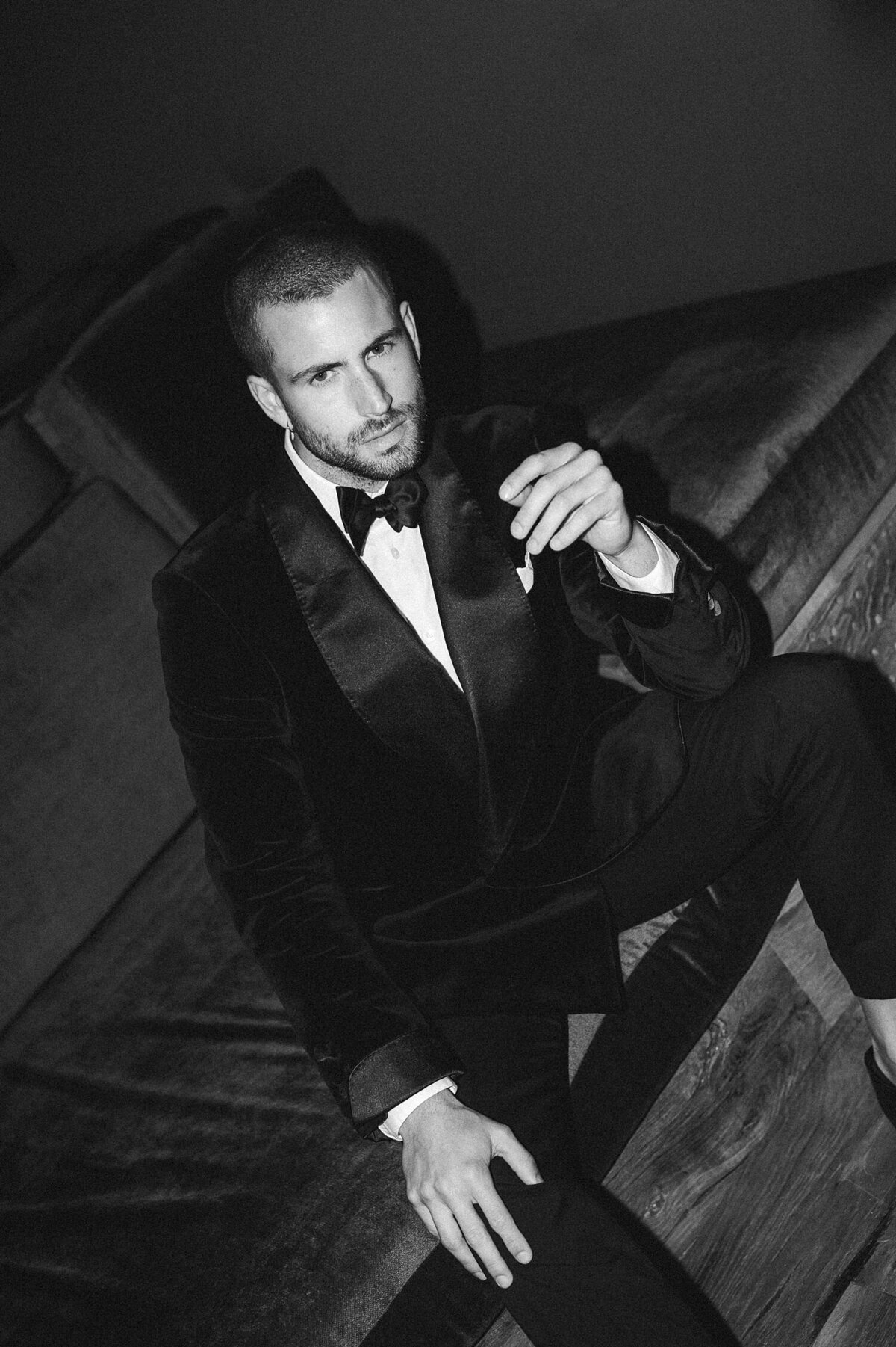 best-editorial-wedding-photographer-groom-black-white