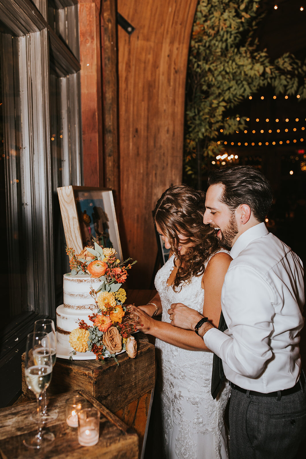 bride-groom-rustic-wedding-cake-cutting
