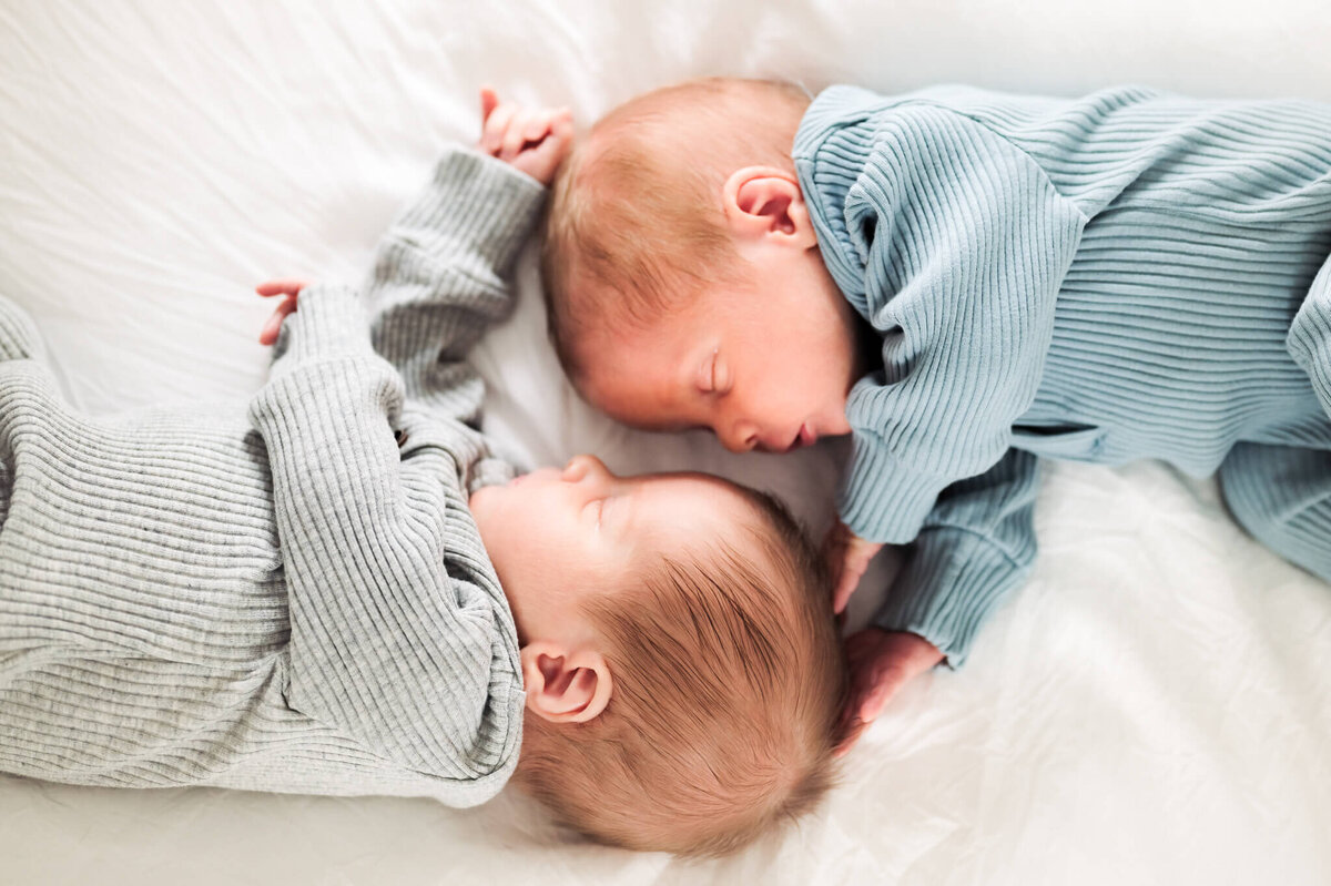 Twin newborns posing for newborn photos