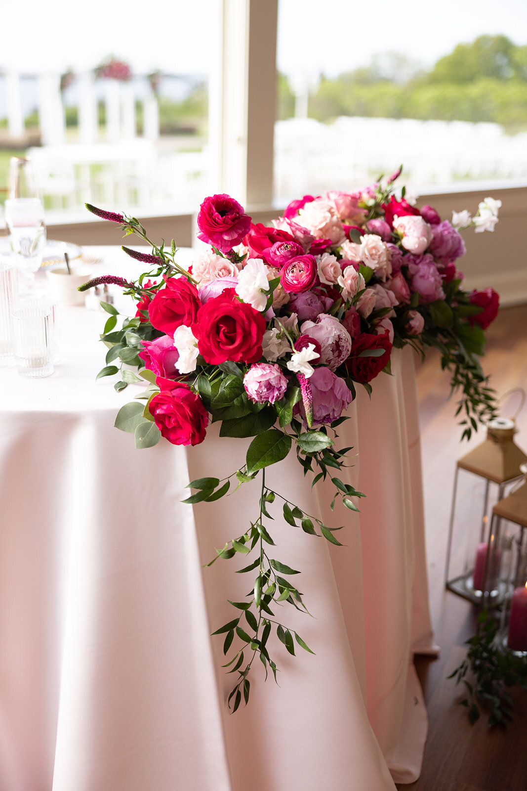 sweetheart-table-flowers-ocean-cliff-newport-ri-2