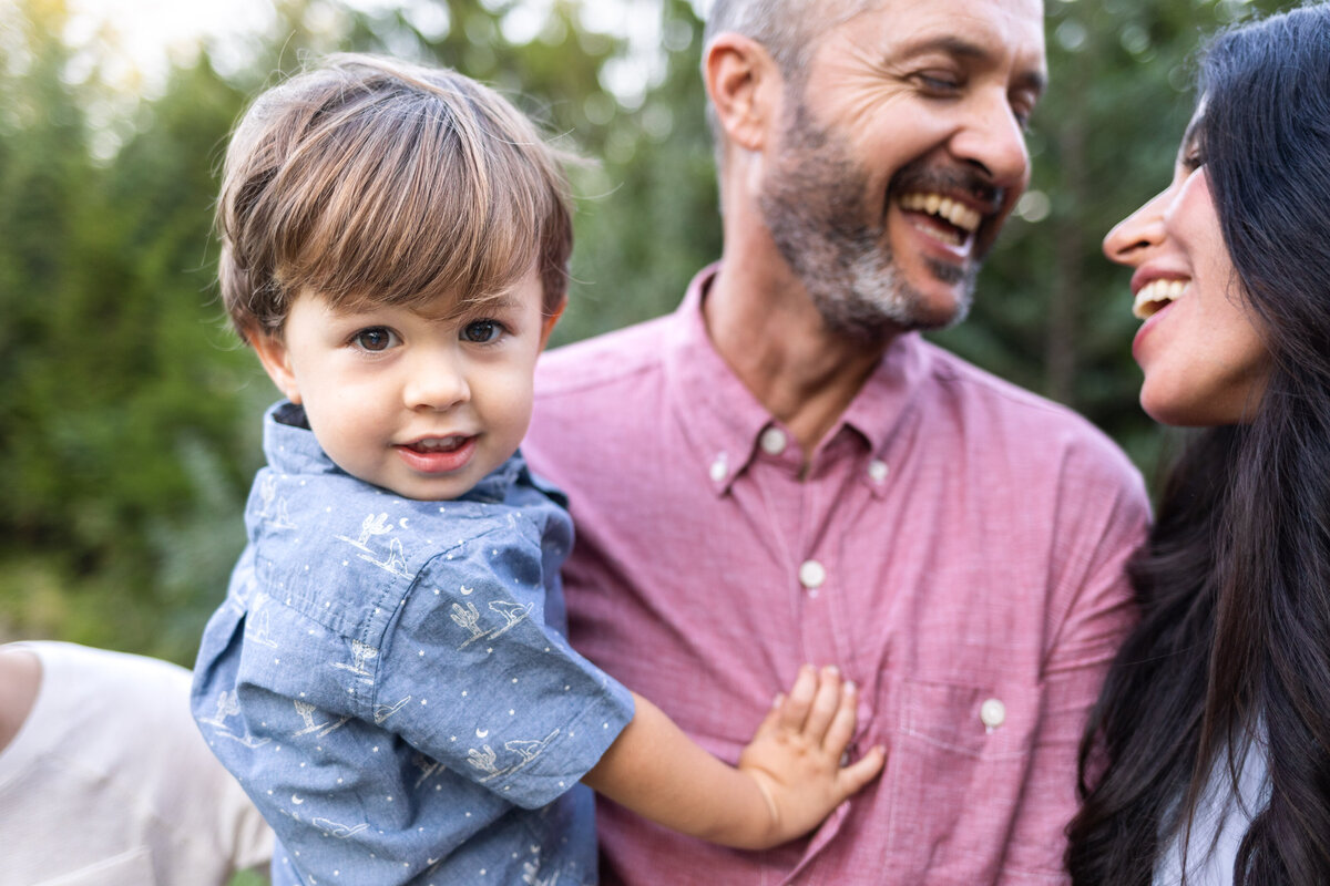 Kansas_City_Family_Photography_smiling_baby_laughing_parents-2
