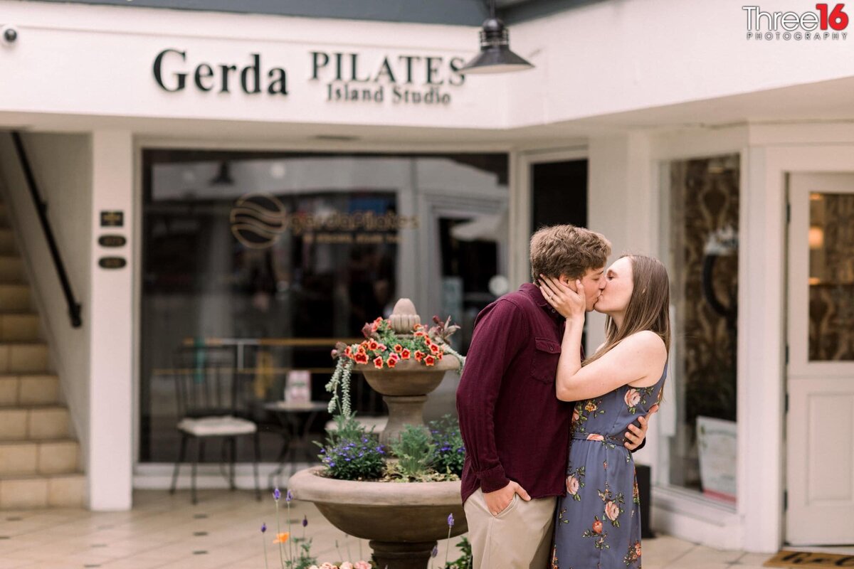 Romantic kiss between fiance's in Downtown Balboa Island