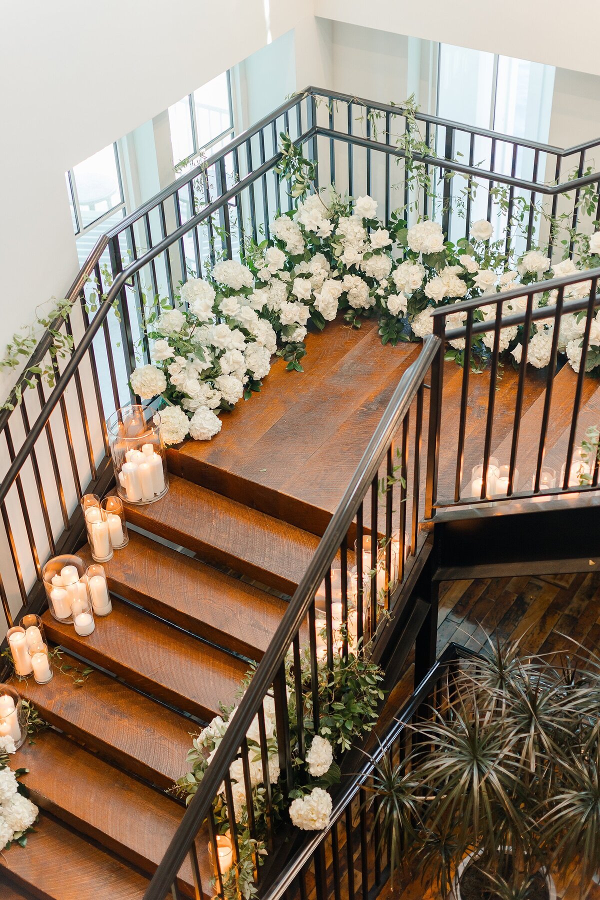 Chic Modern All White Wedding The Beaufort Hotel Brittanie Raquel Events_0022