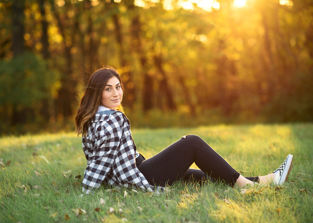 Des-Moines-Iowa-Senior-Girl-Theresa-Schumacher-Photography-Summer-Fall-Sunset