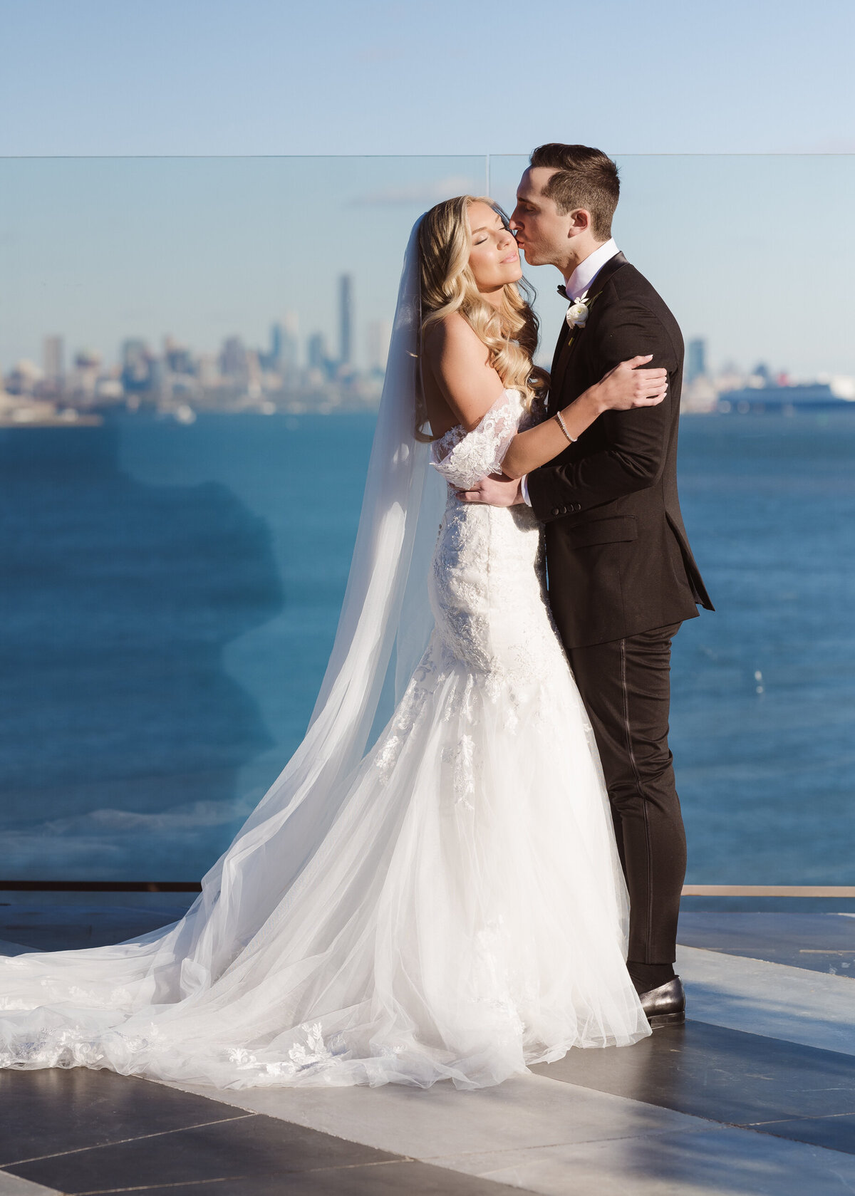 the-best-jersey-city-wedding-photographer-photos-at-hudson-house-by-suess-moments