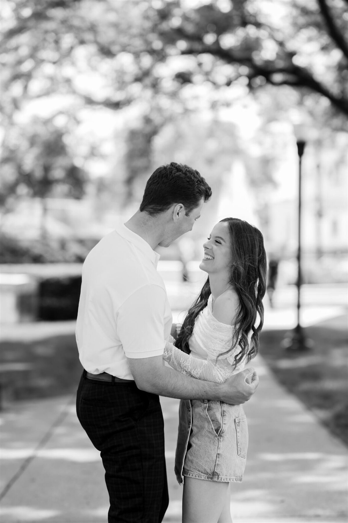 DETROIT-WEDDING-PHOTOGRAPHER-CAPTURED-BY-KELSEY-DIA-ENGAGEMENT-SESSION-GM-97_websize