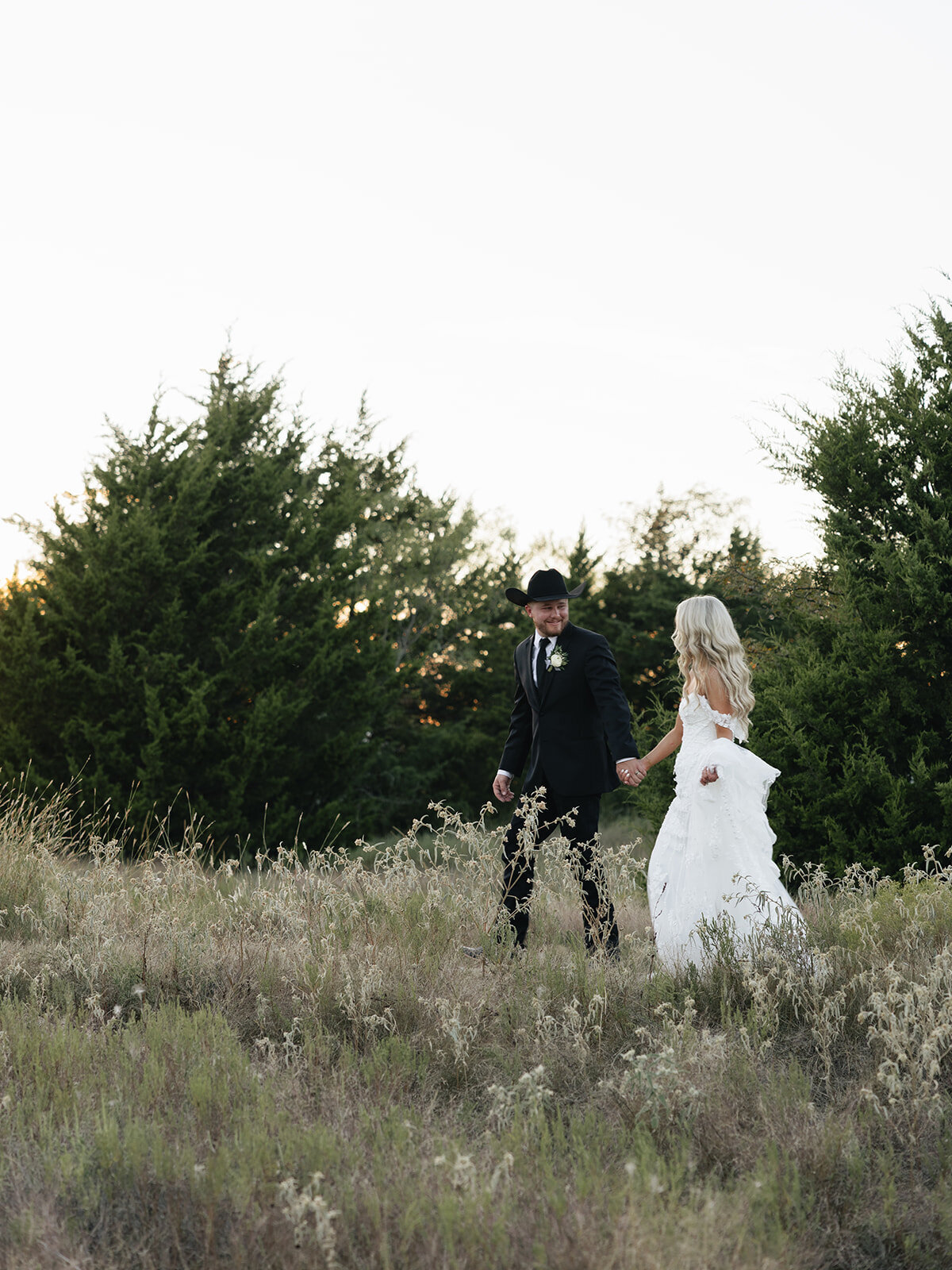 2025-10-11_DykesWeddingPreviews_MollyMurphyPhotography-89