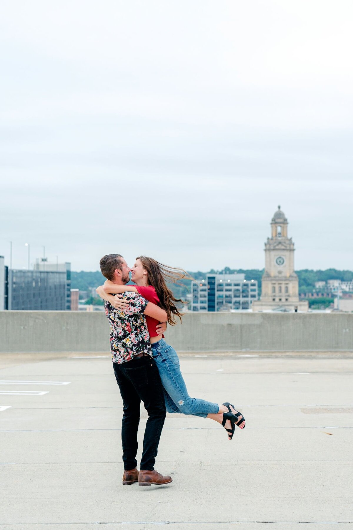 romantic-kiss-rooftop-hug
