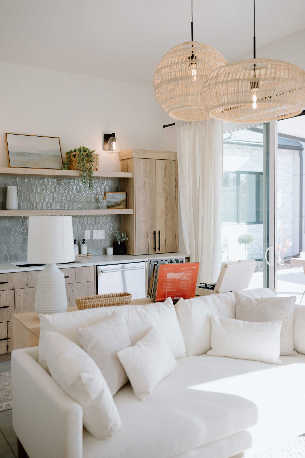 lounge-thevista-residential-pnc