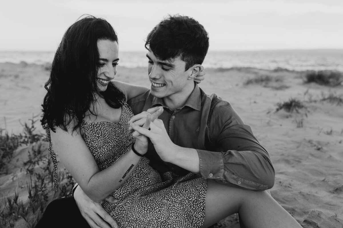 English speaking couples photographer based between the UK and Alicante, Spain.