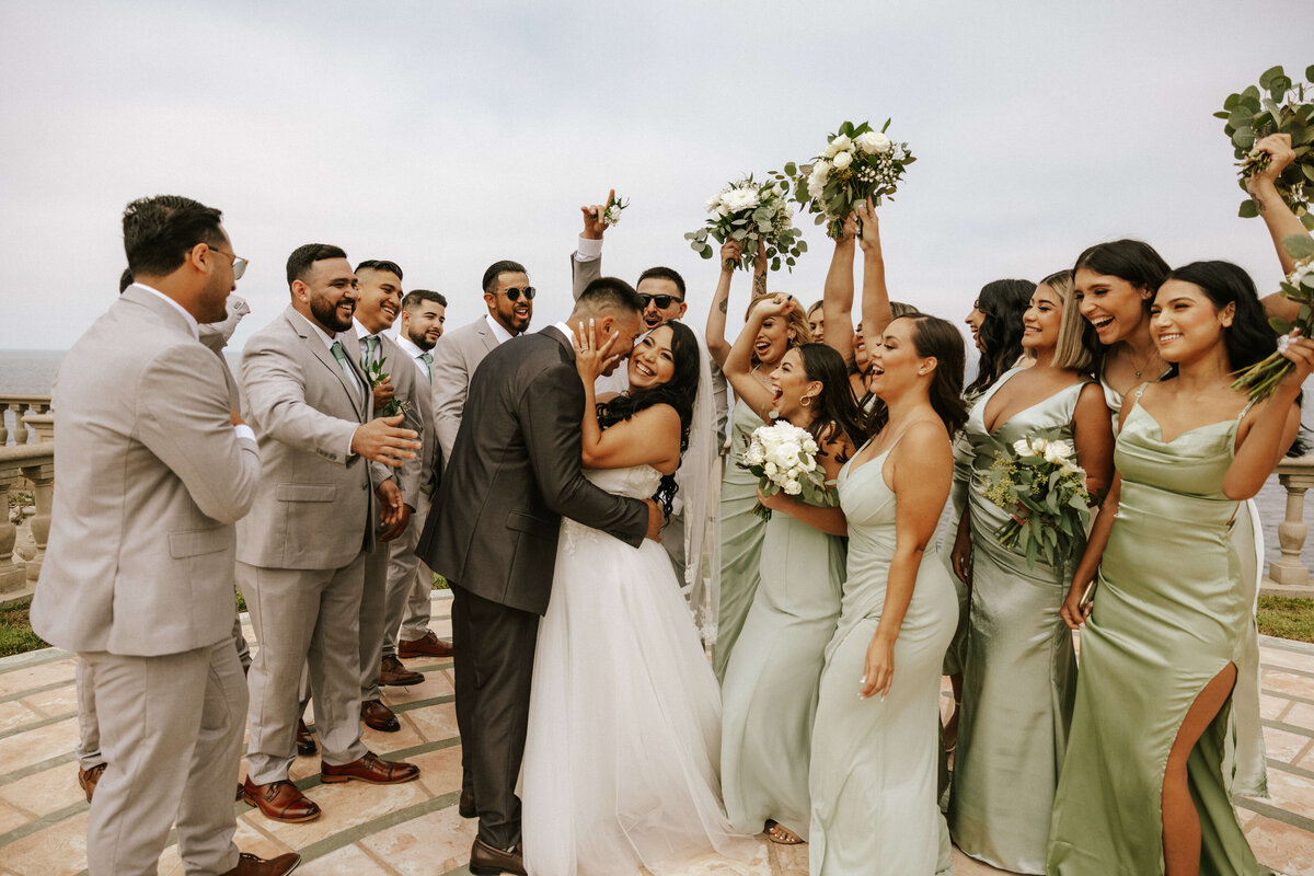 wild-wedding-party-celebration-bridesmaid-groomsmen