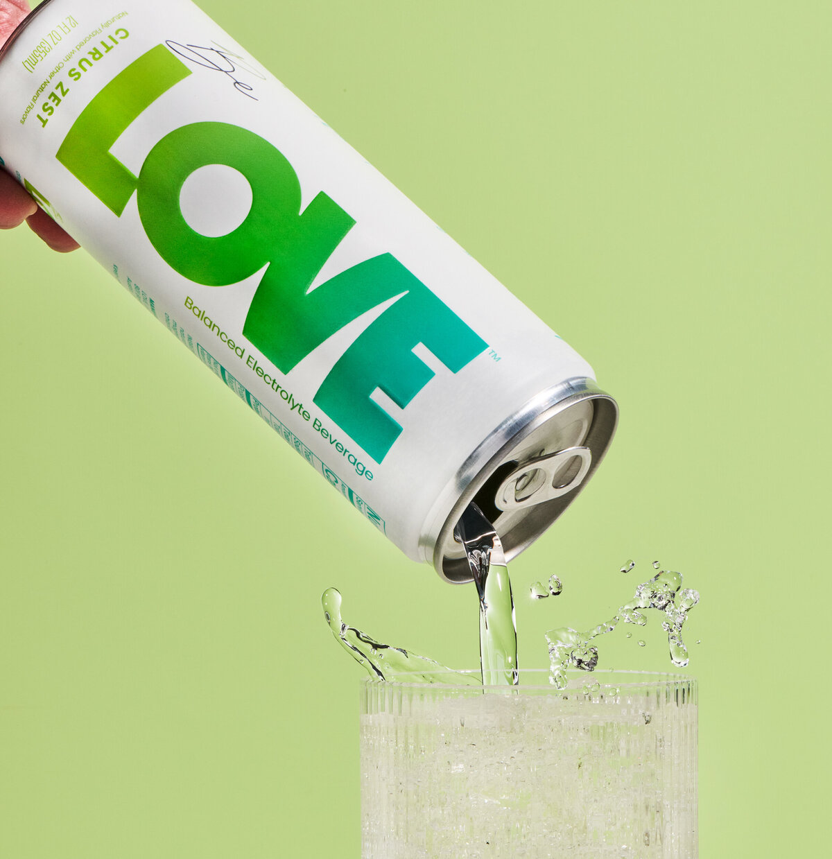 los-angeles-beverage-photographer-drinks-photography-lindsay-kreighbaum-be-love-electrolyte-drink-still-life-lifestyle-canned-drink-16